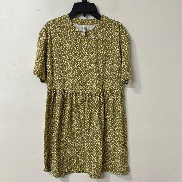 RVCA Dresses & Skirts - RVCA Olive Green Floral Dress